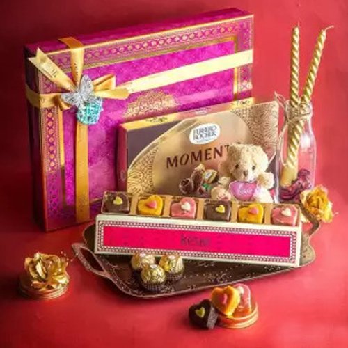 Wonderful Tray of Chocolates with Fudge N Assortments