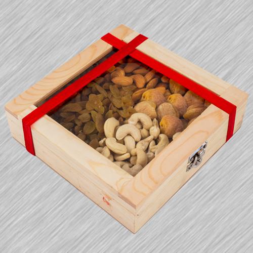 Classical Wooden Gifts Box of Assorted Dry Fruits