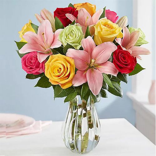 Breathtaking Mixed Roses N Lilies in a Vase