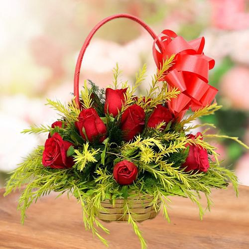 Dazzling Roses in a Round Basket	