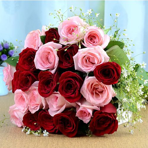 Modern Bouquet of Dreamy Cloud Pink N Red Roses